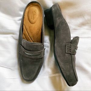 Clarks Artisan slip on suede loafer like new